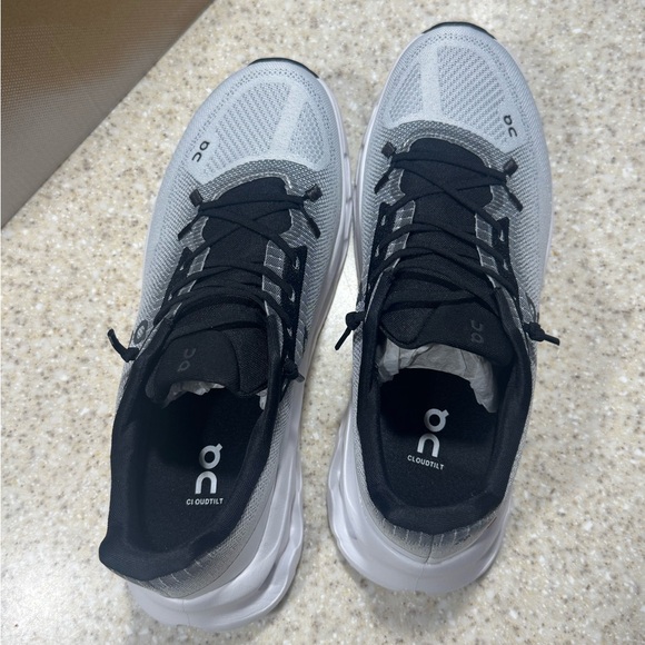 New ON Running white black Cloud tilt on clouds mens 11.5 athletic shoes - Picture 6 of 8